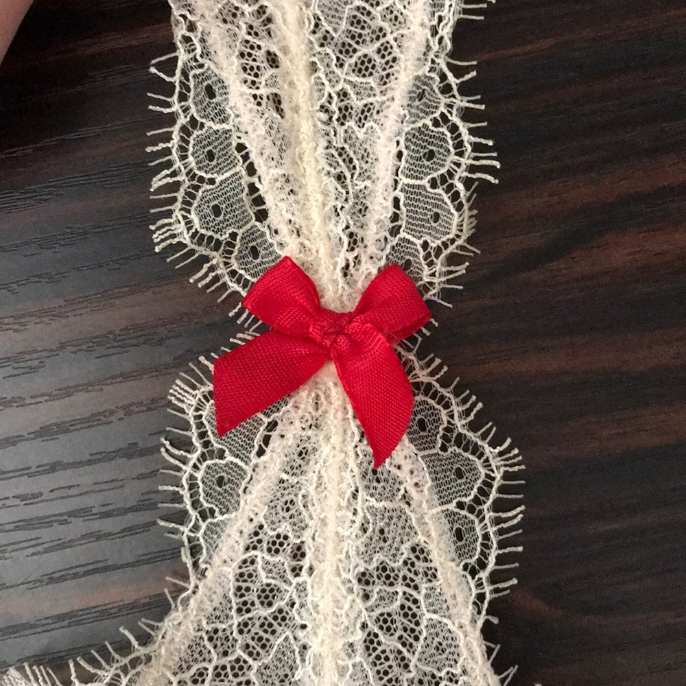 Victoria’s Secret Front Clasp Push Up Bra - 32C